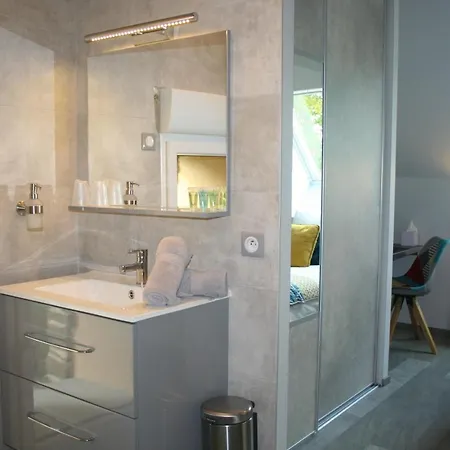 A 20 Kms Du Mont St Michel, Charme à La Campagne